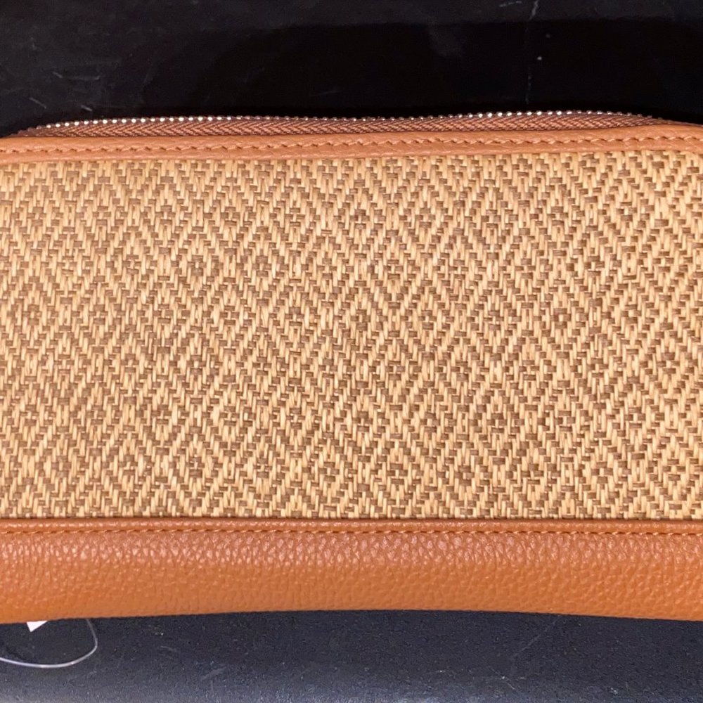 THIRTY ONE ALL ABOUT THE BENJAMIN CLUTCH WALLET